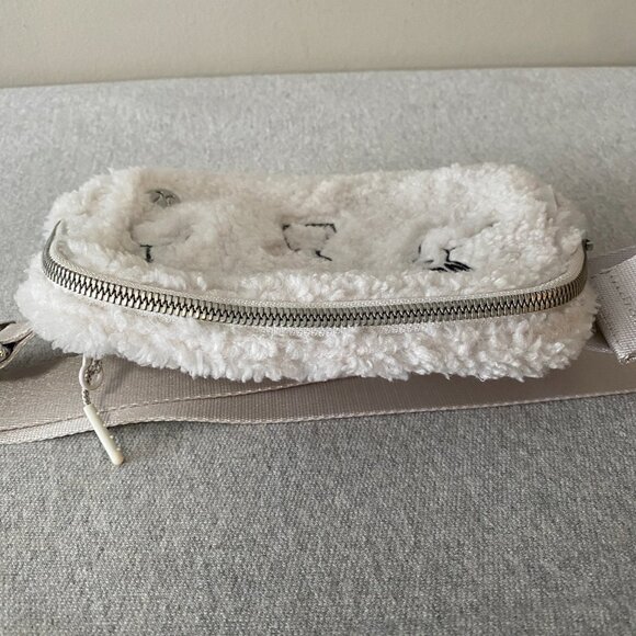 Lululemon Lunar New Year Everywhere Bunny Belt Bag 1L Fleece - Picture 8 of 16